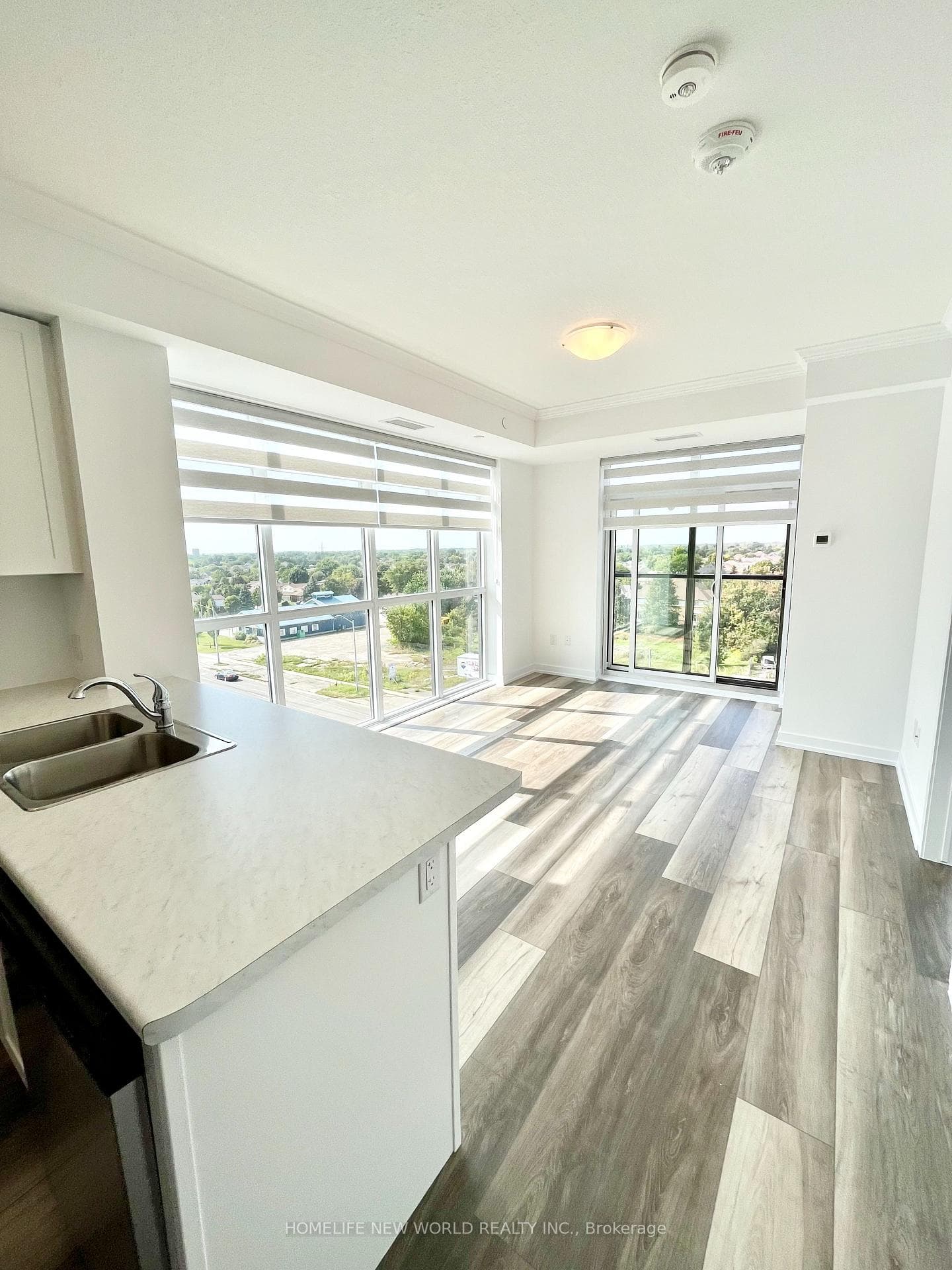 460 Dundas Street Unit 602 photo 3