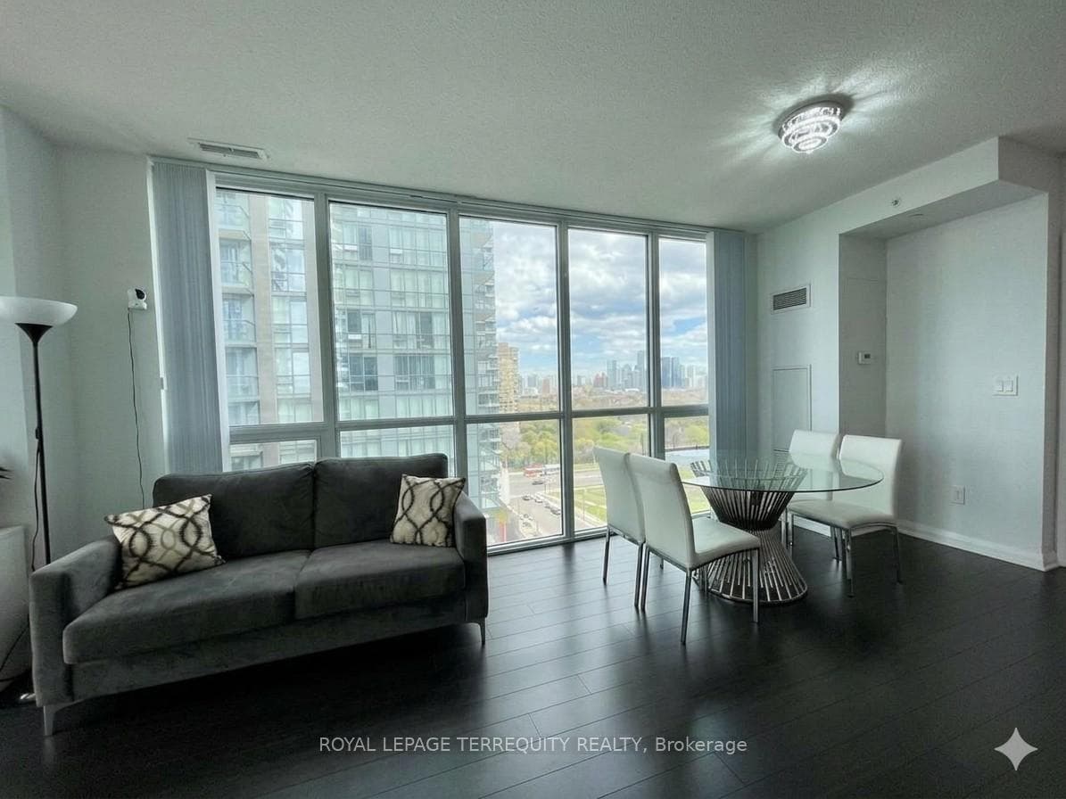 Floor to Ceiling Windows
