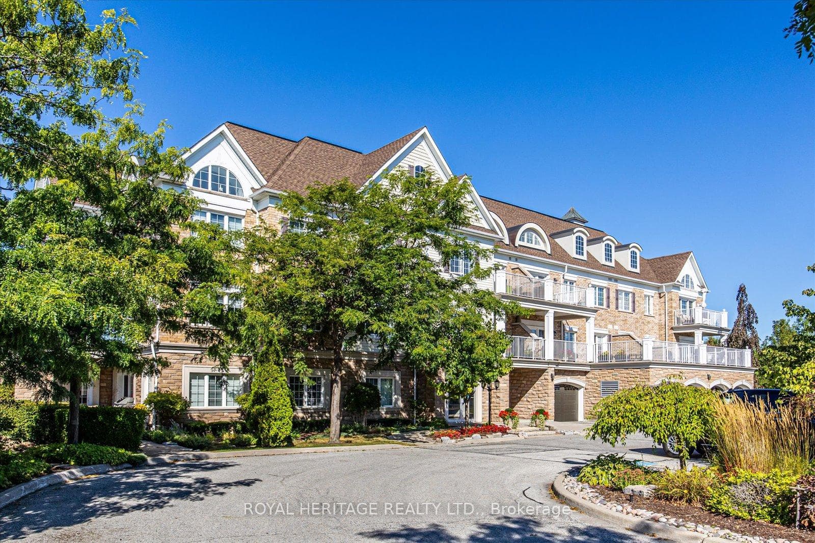 385 Lakebreeze Drive Unit 301 photo 2