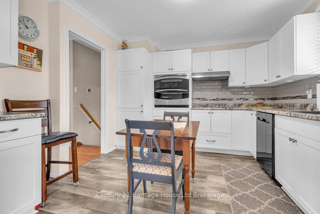 Updated Kitchen with built-in appliances