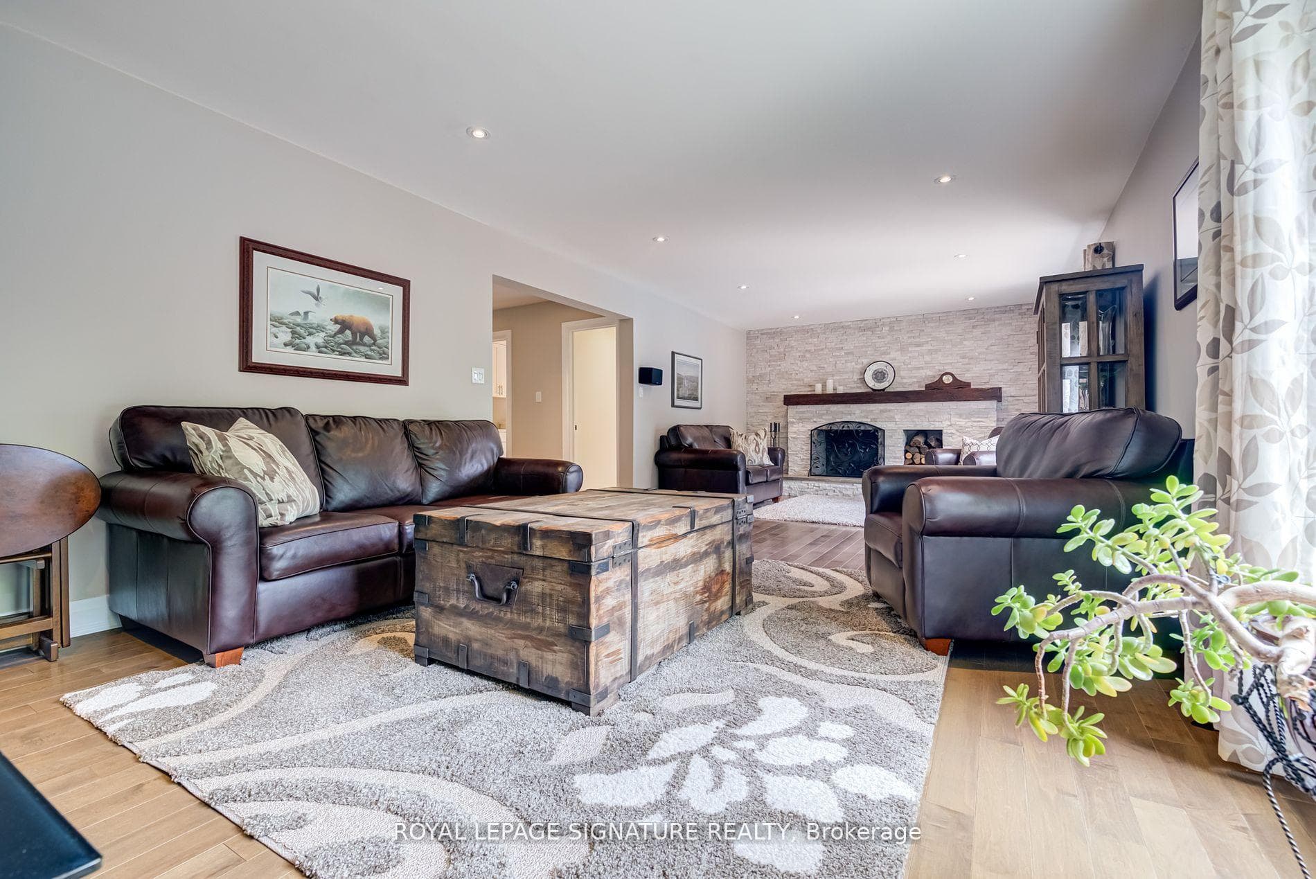 2394 Glengarry Road photo 12