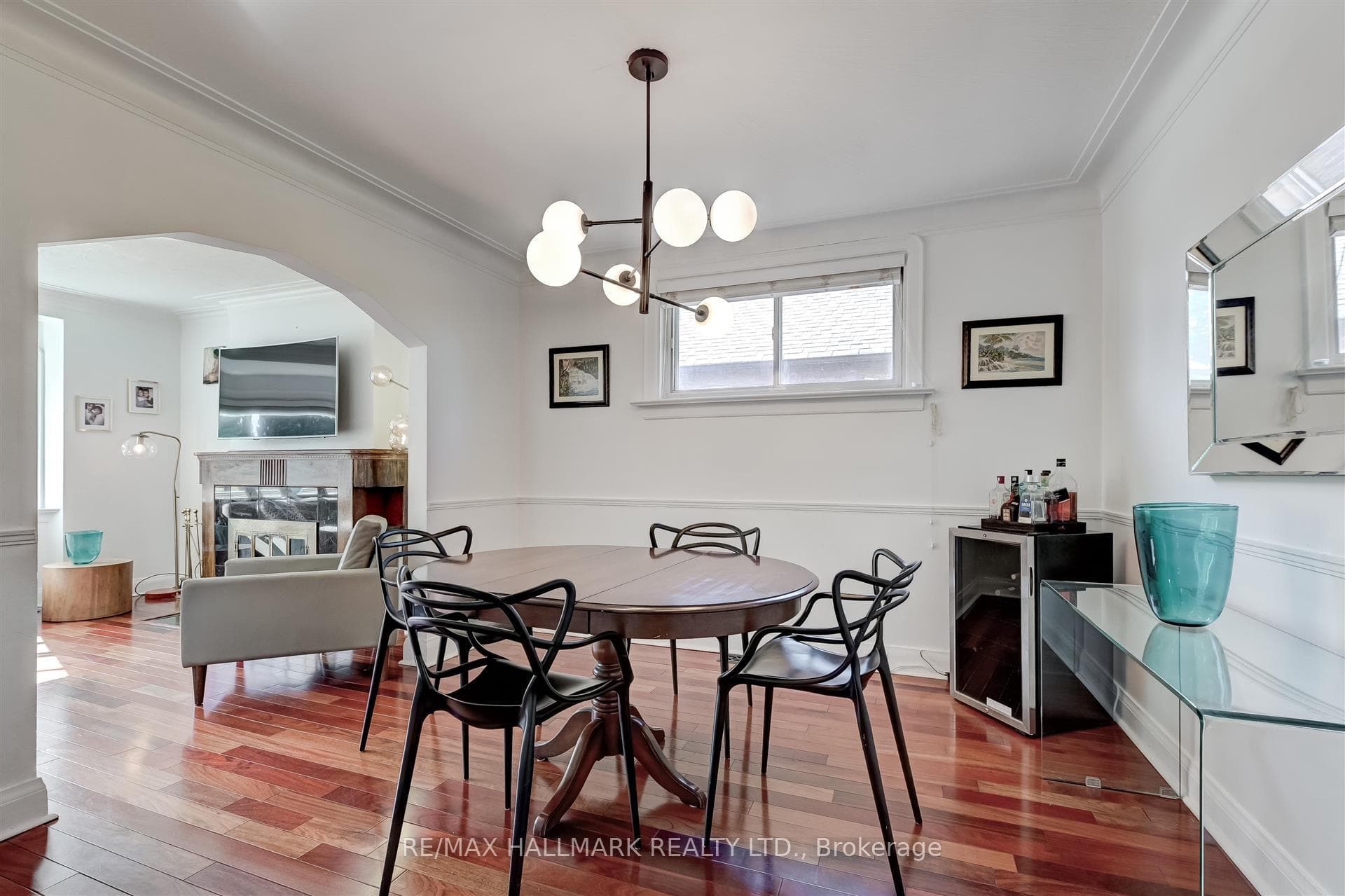 859 Coxwell Avenue photo 10