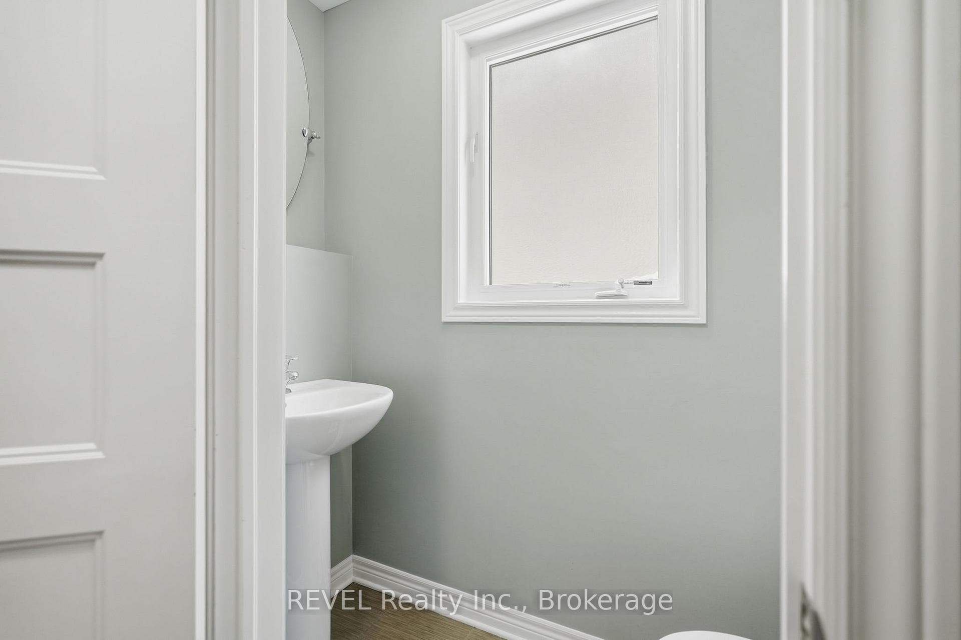 8553 JENNIFER Crescent photo 6