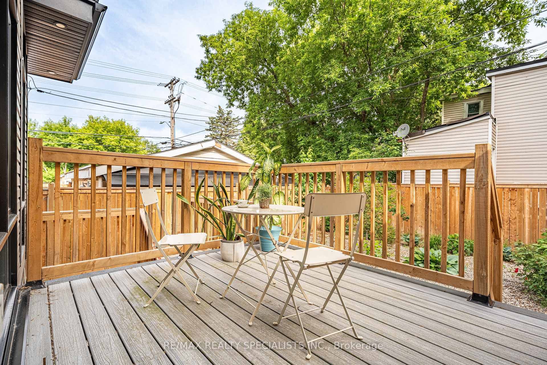 207 Montfort Street photo 27