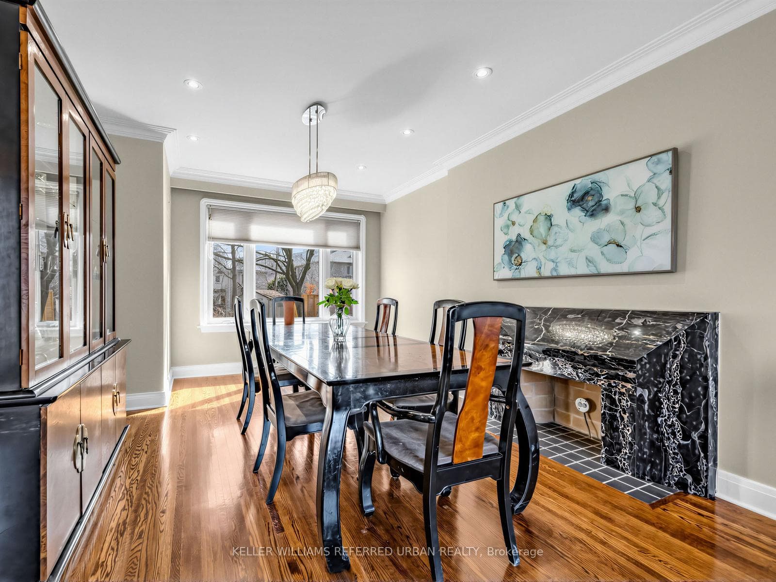 31 Prince Charles Drive photo 4