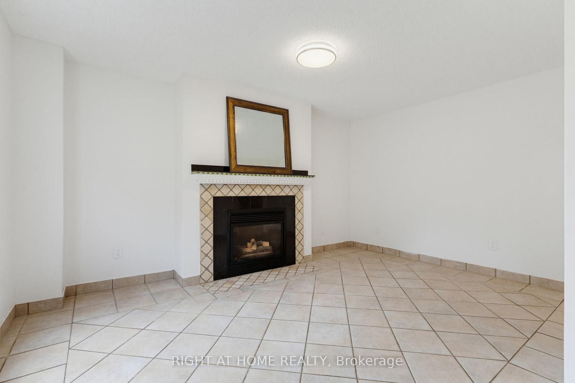 1087 Augustus Drive photo 13