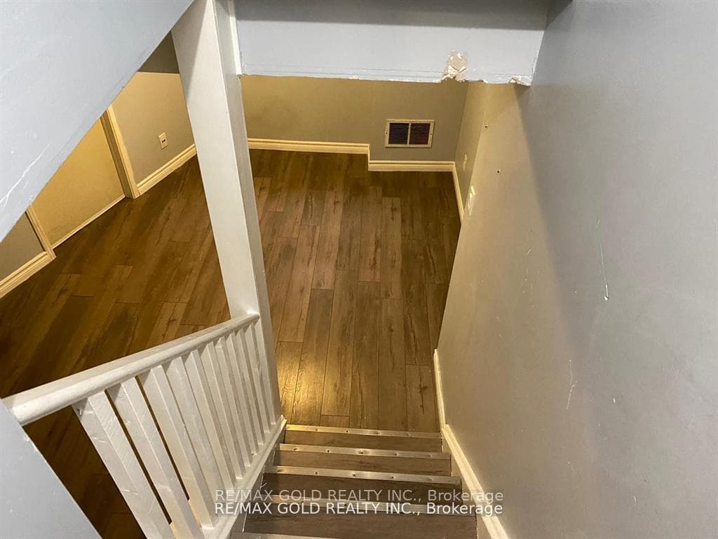 27 Middlecote Drive Unit Bsmt photo 11