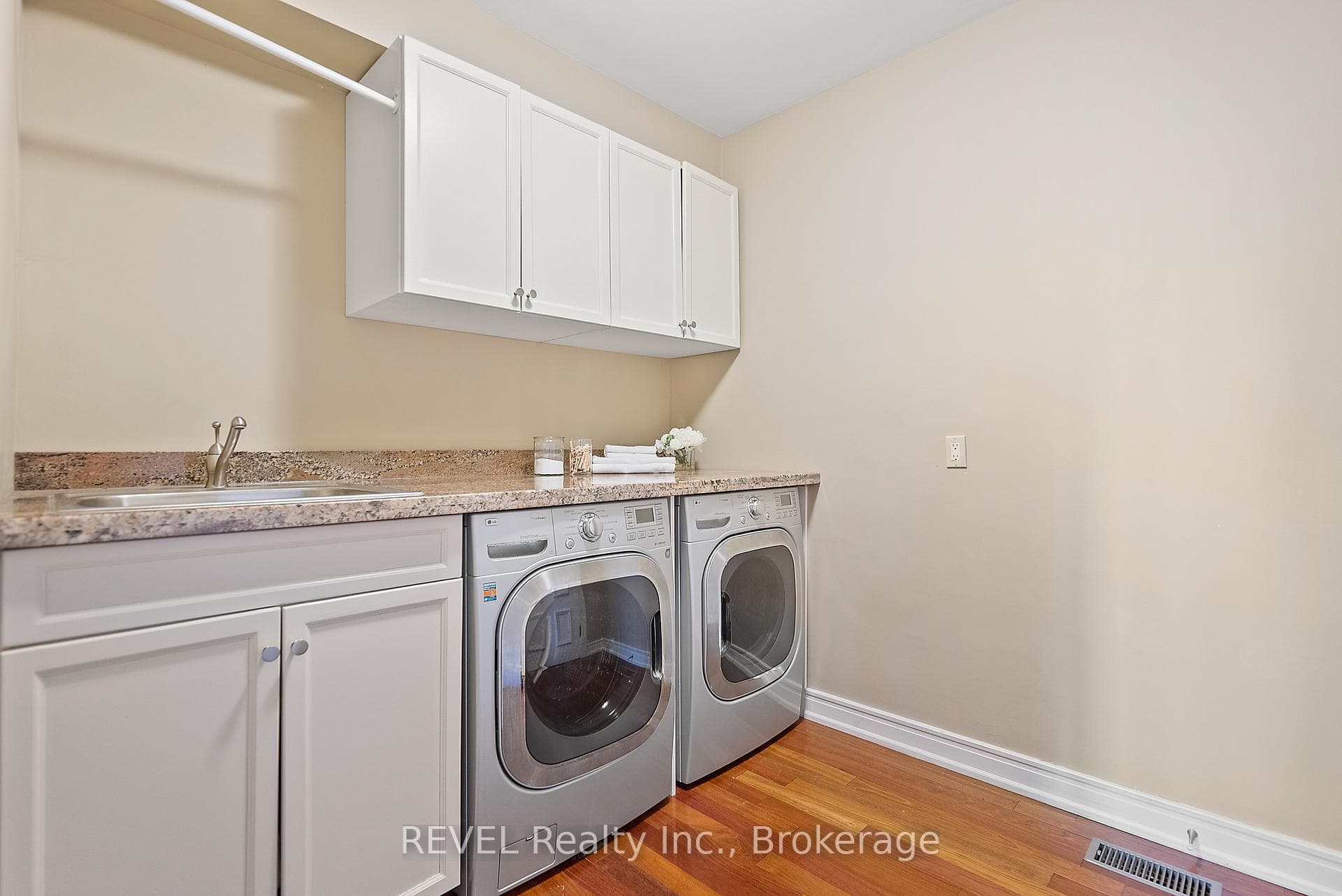 35 CLEARVIEW Heights photo 21