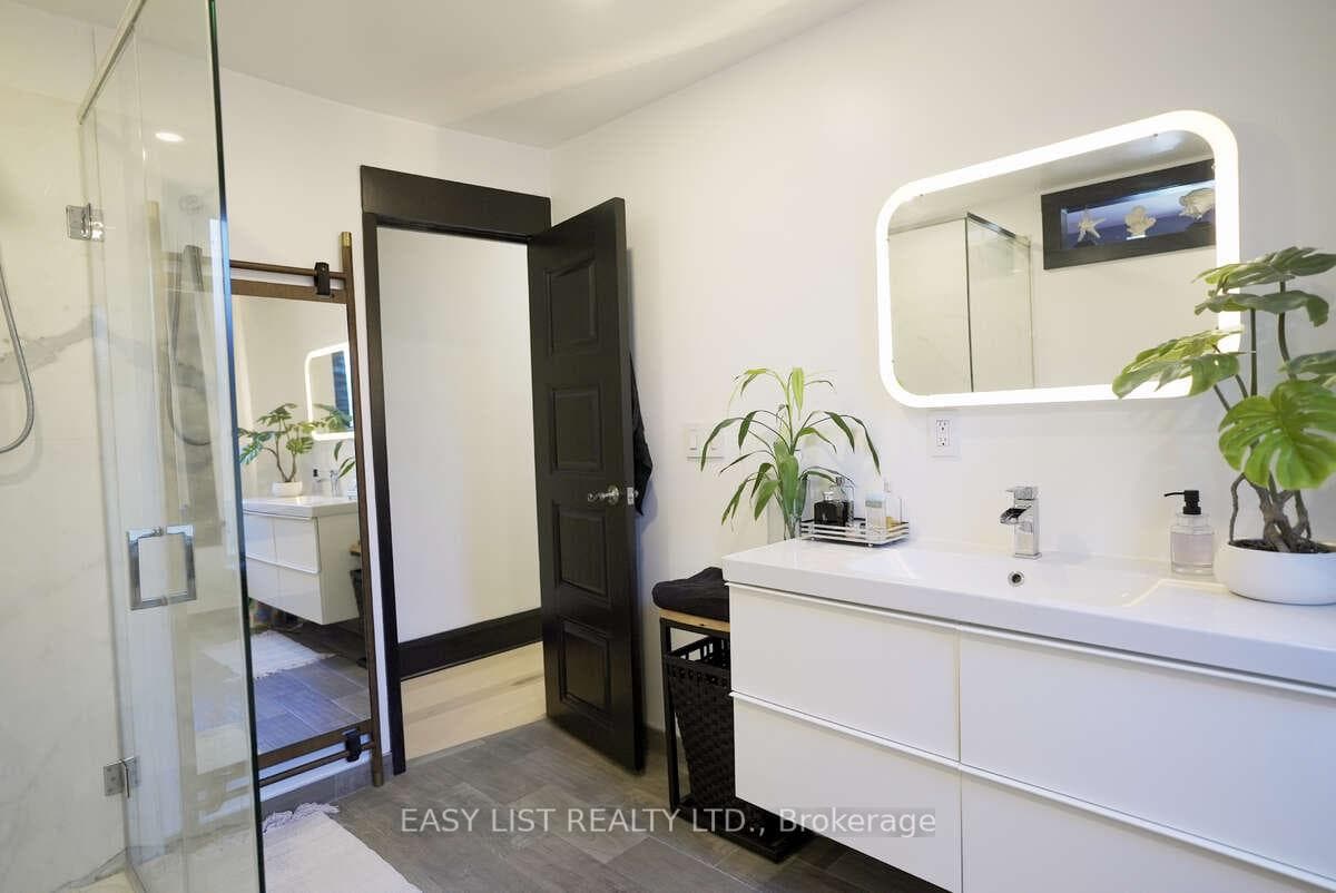 46 Coxwell Avenue photo 17