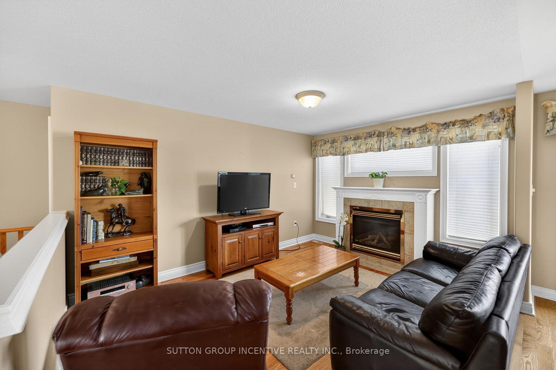 101 Lion's Gate Boulevard photo 11