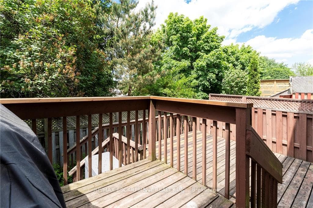 90 Mooregate Crescent Unit 10 photo 17