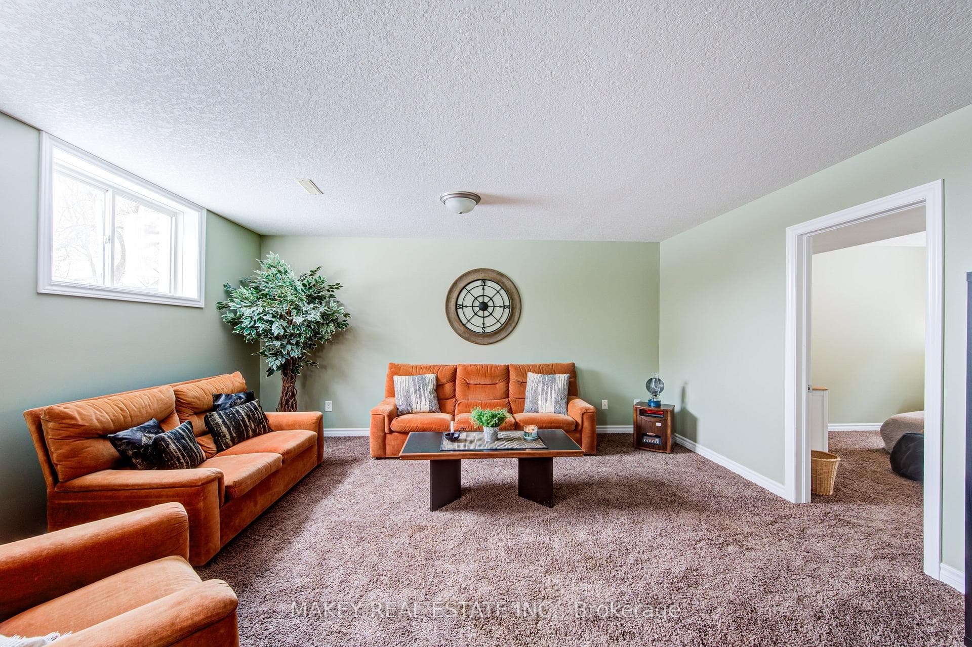 31 Kerr Crescent photo 27