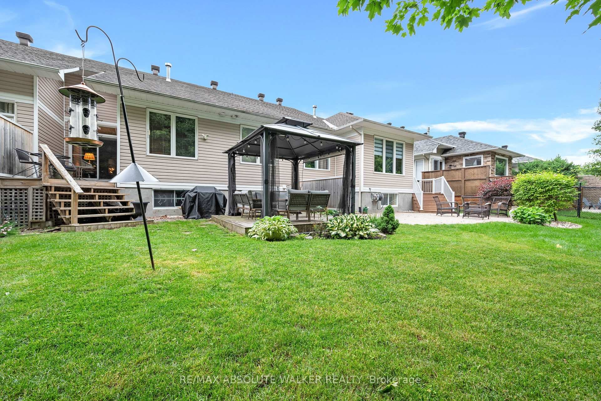 1547 Henri Lauzon Street photo 35