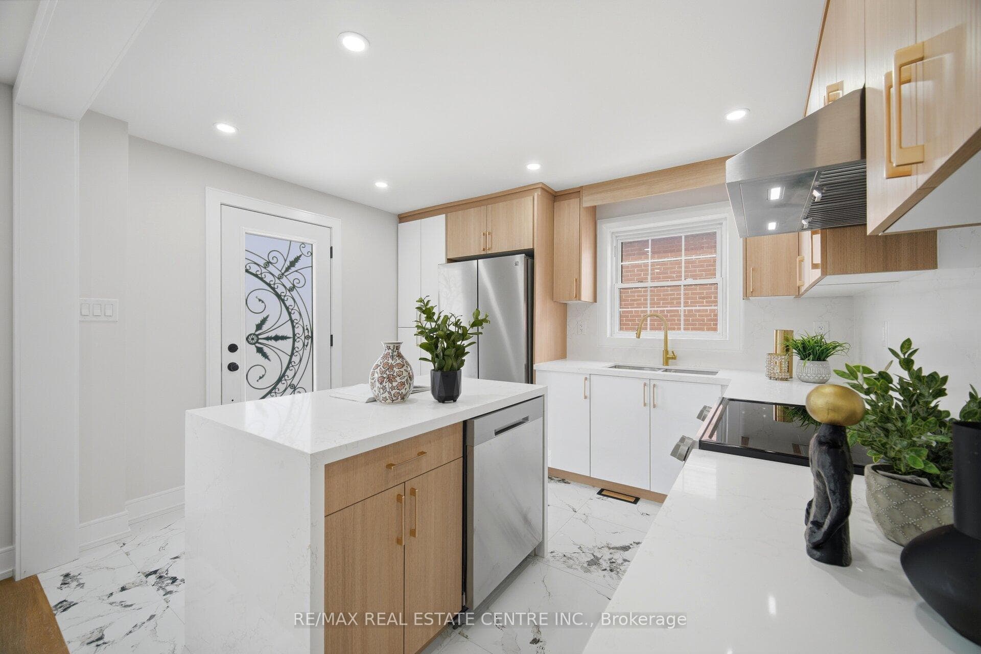 109 Glencrest Boulevard photo 5