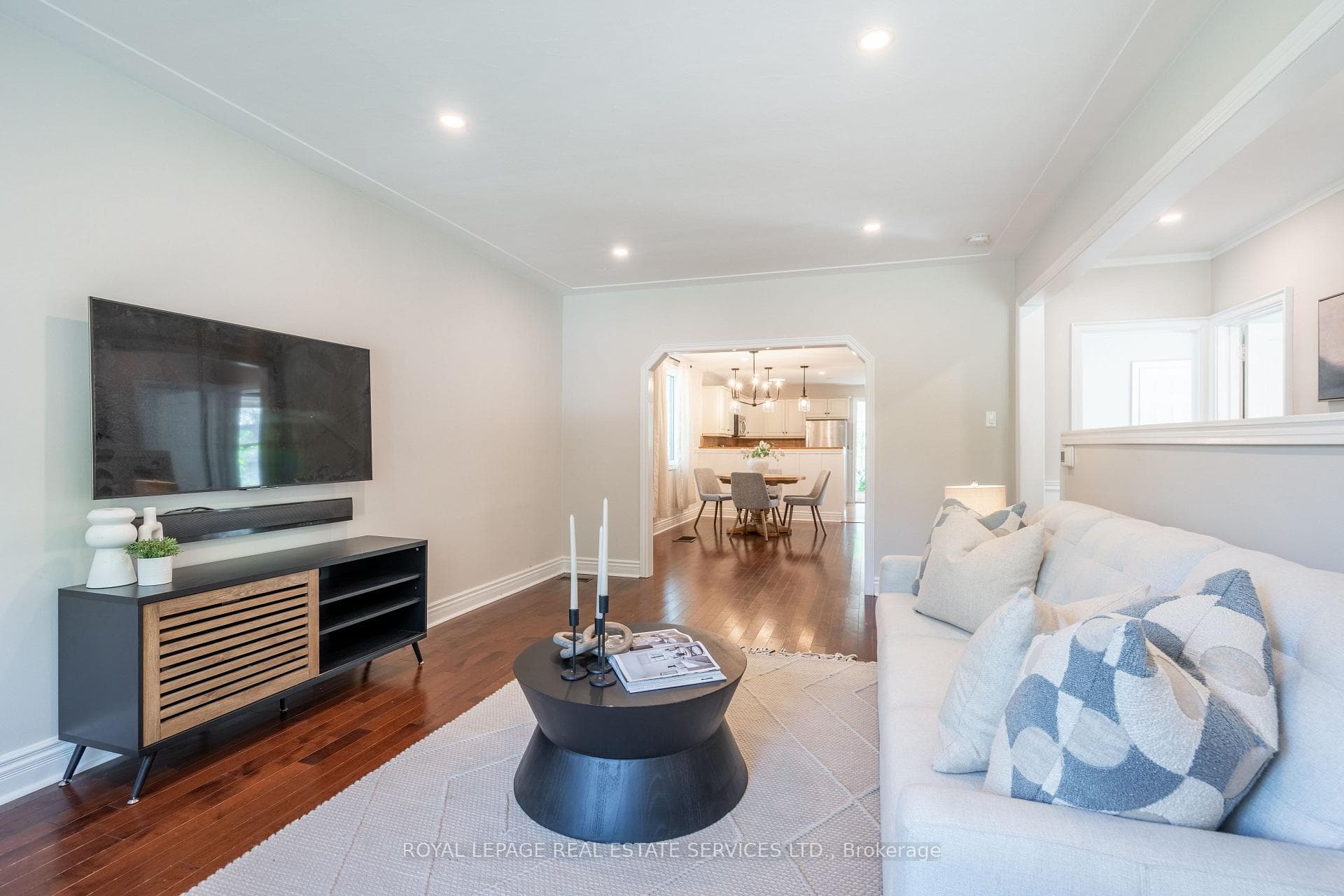 585 Hager Avenue photo 9