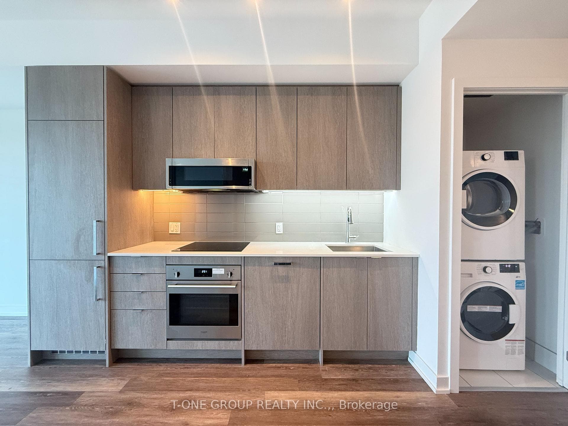 250 Lawrence Avenue Unit 521 photo 1