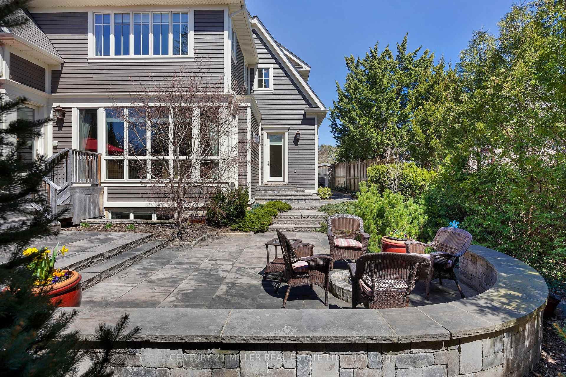136 Watson Avenue photo 33