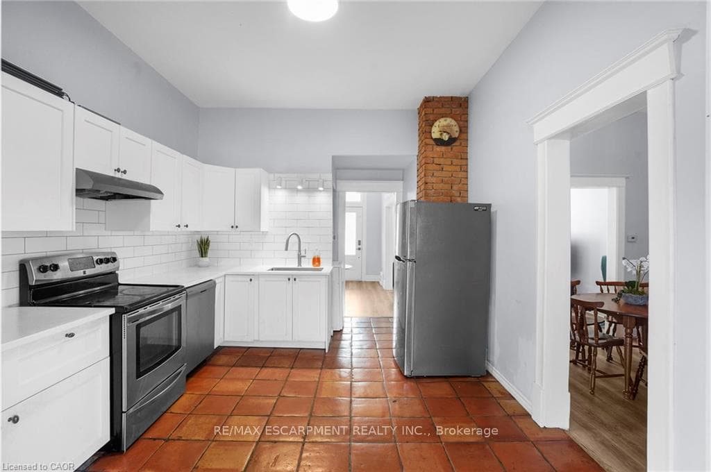 11 Wright Avenue photo 8