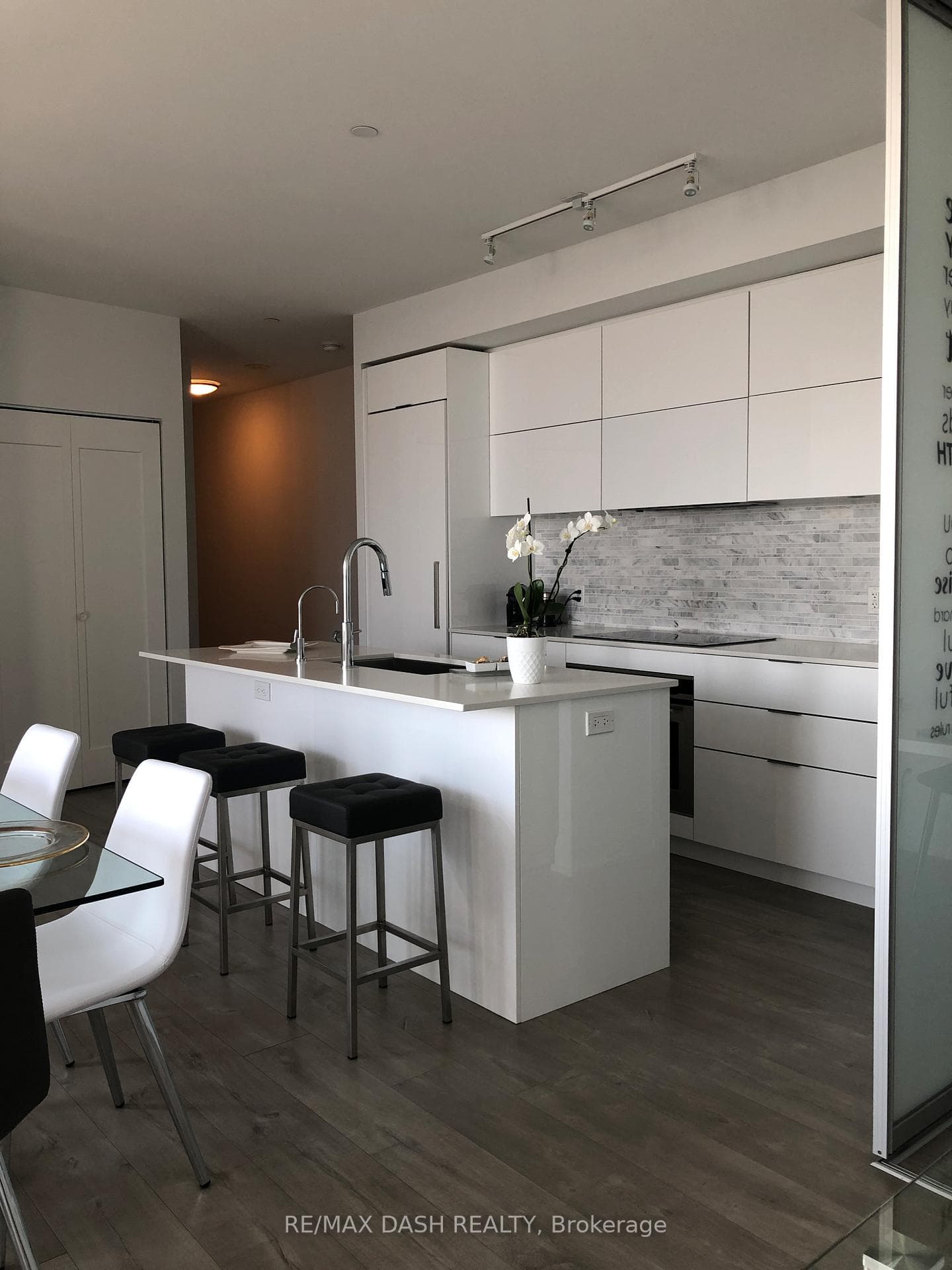 110 Marine Parade Drive Unit 204 photo 6