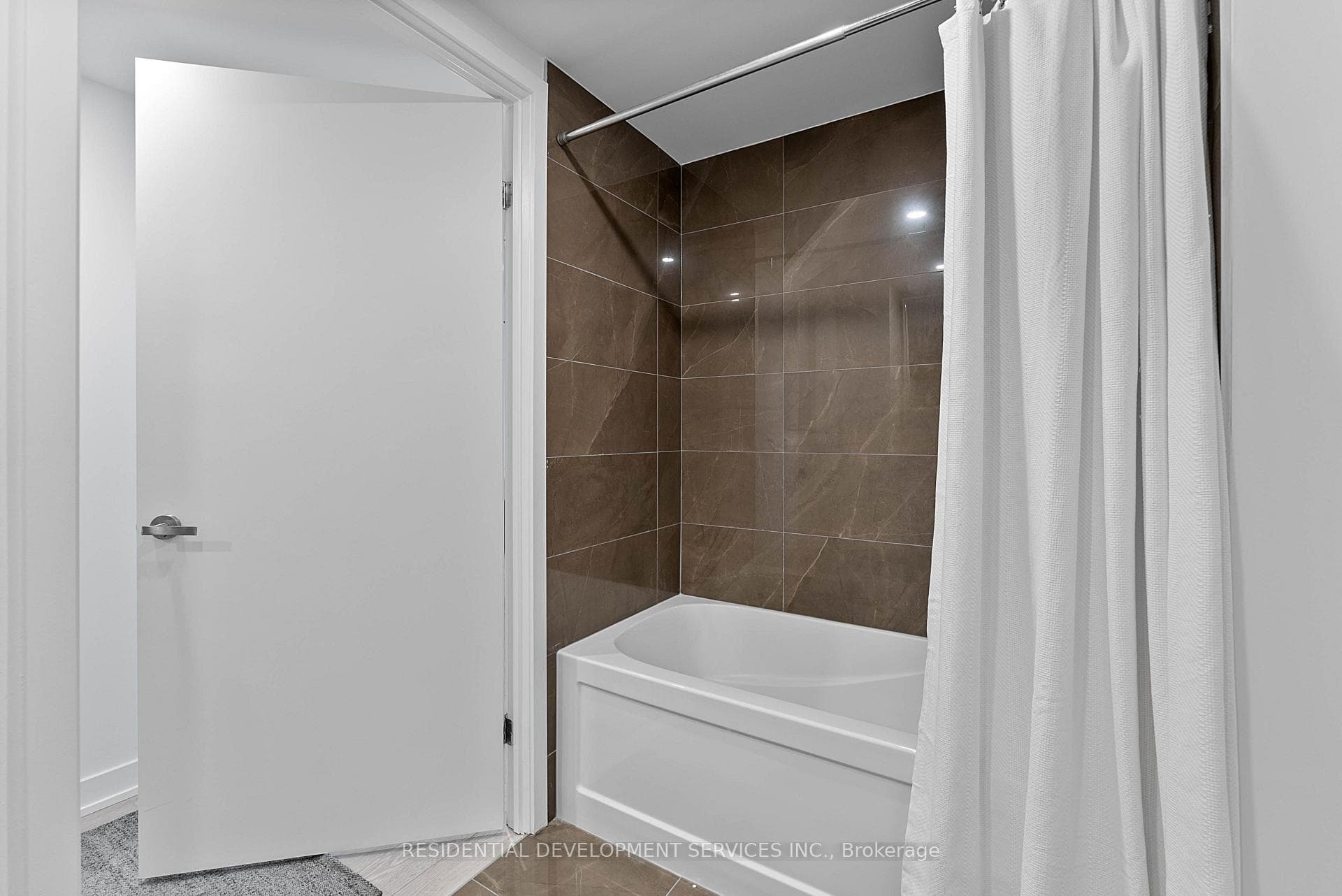88 Queen Street Unit 1007 photo 23