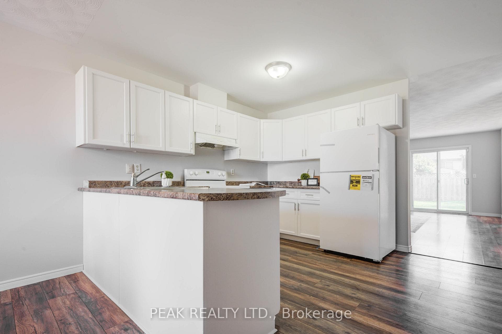 39 Oak Avenue photo 12