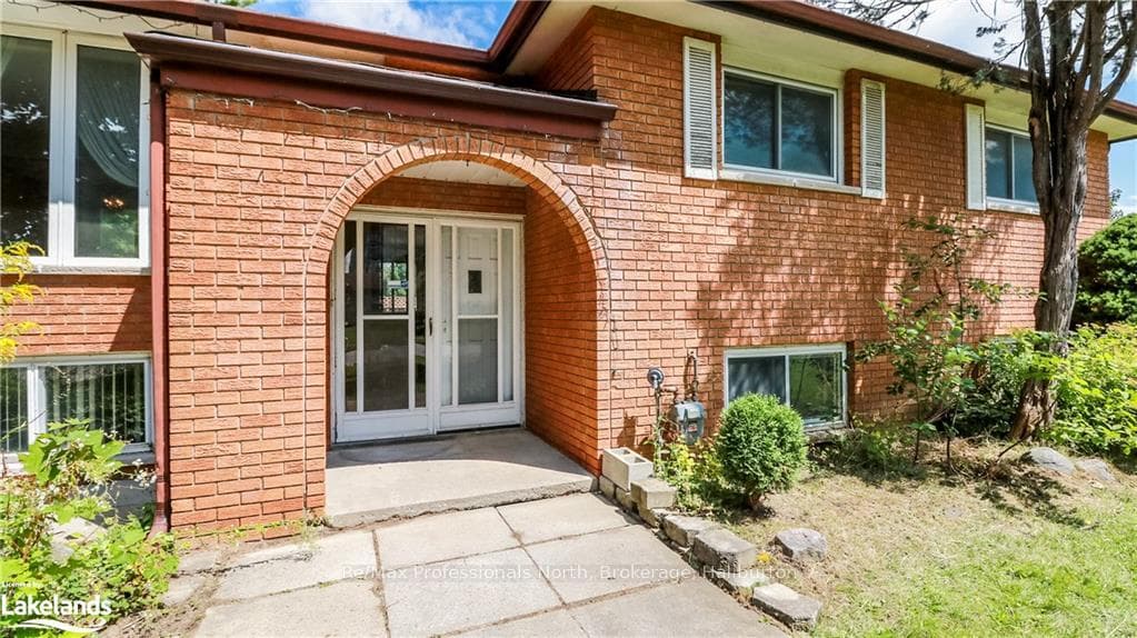 208 KENNETH Avenue photo 4