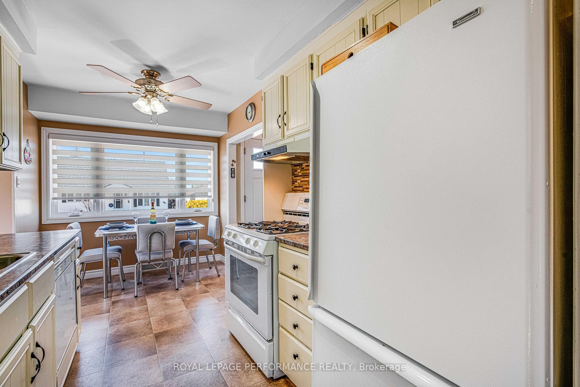 459 Theriault Street photo 6