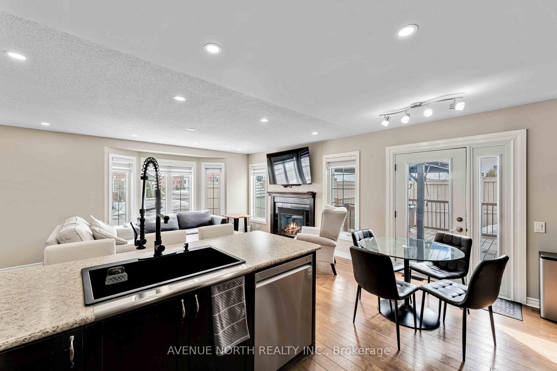 152 Eclipse Crescent photo 17