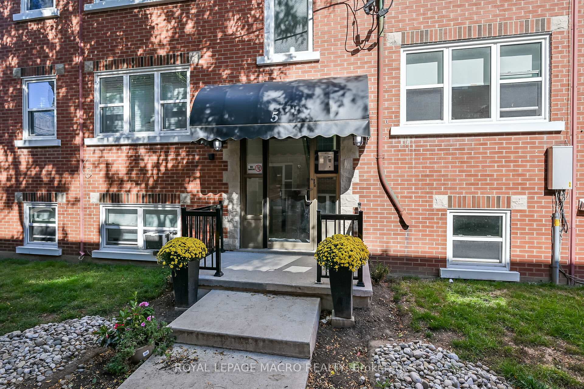 5 Applewood Avenue Unit 1 photo 24