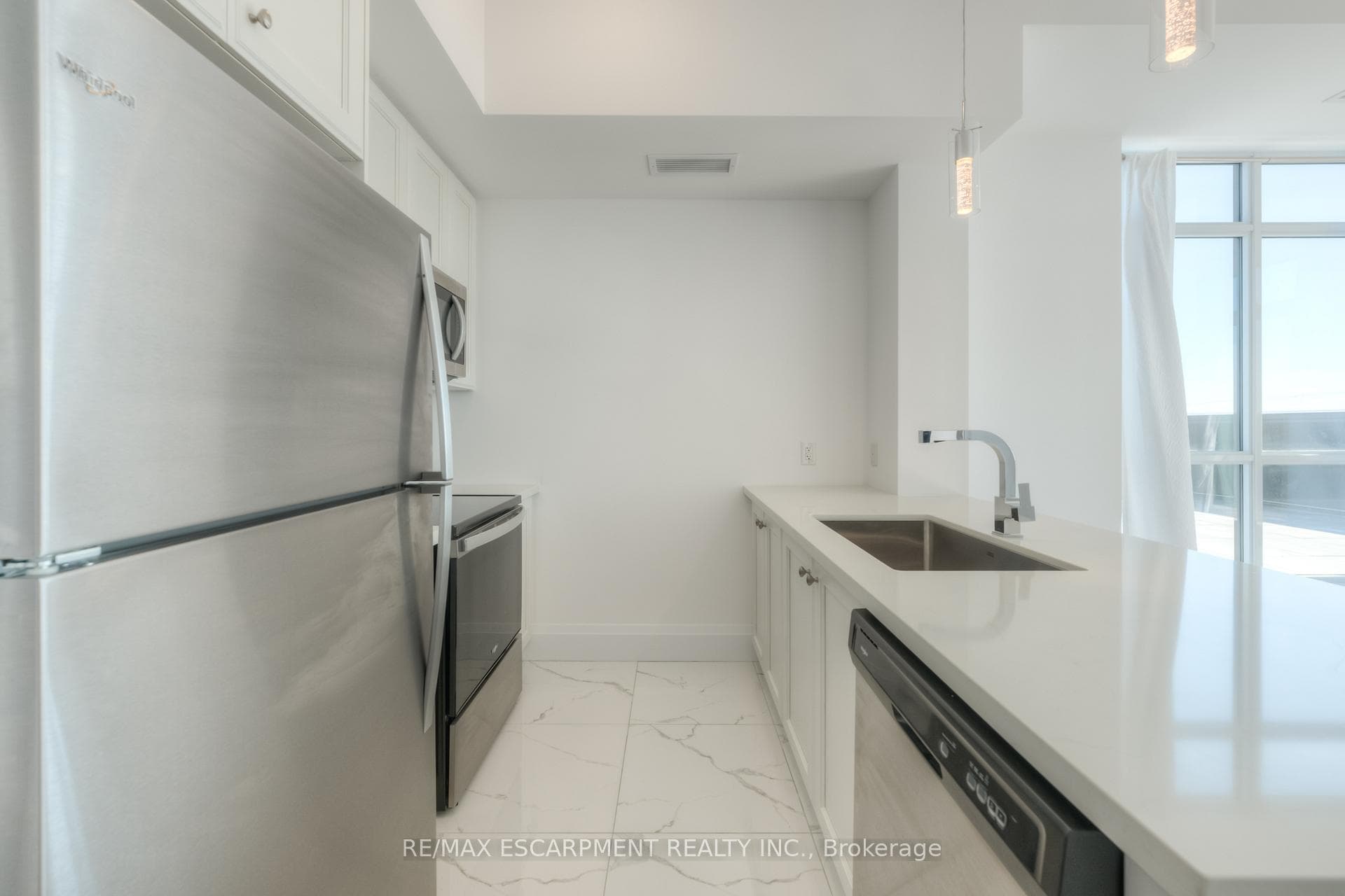 450 DUNDAS Street Unit 521 photo 13
