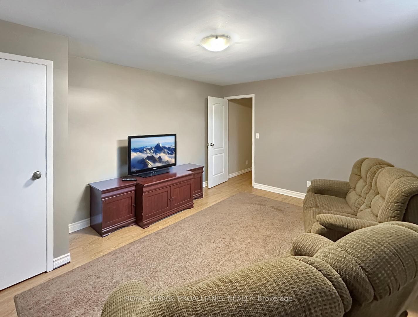 2 Thompson Court photo 41