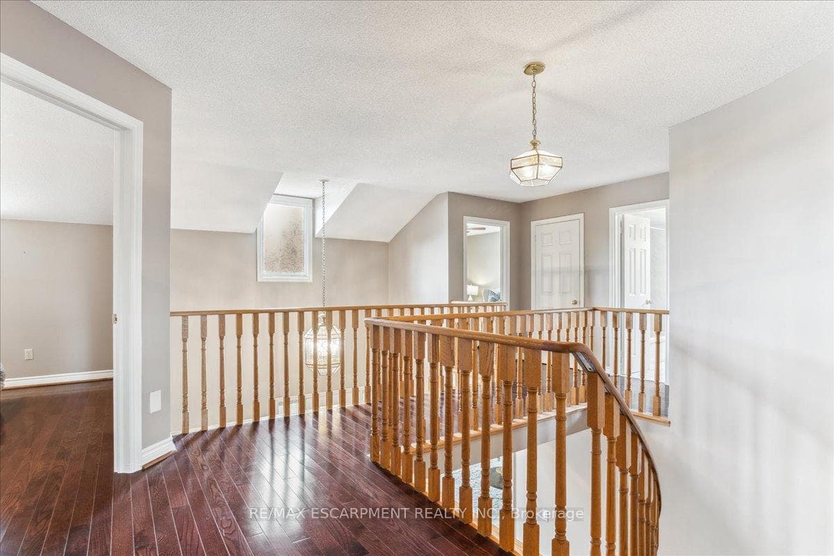 1214 Glenashton Drive photo 20