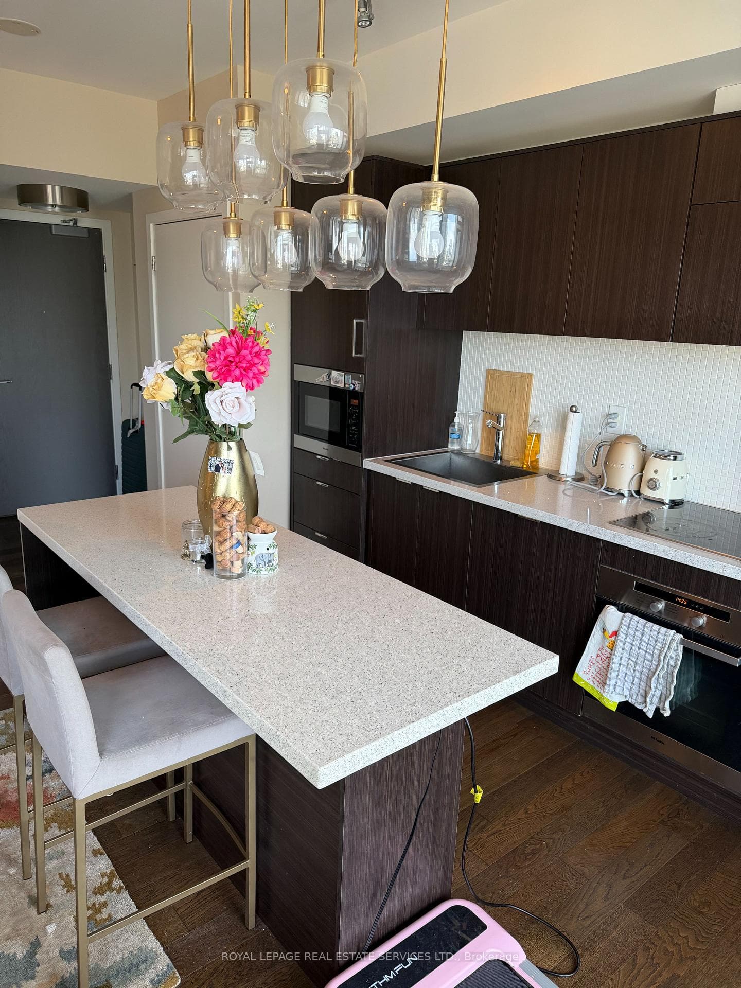 21 Widmer Street Unit 3706 photo 10