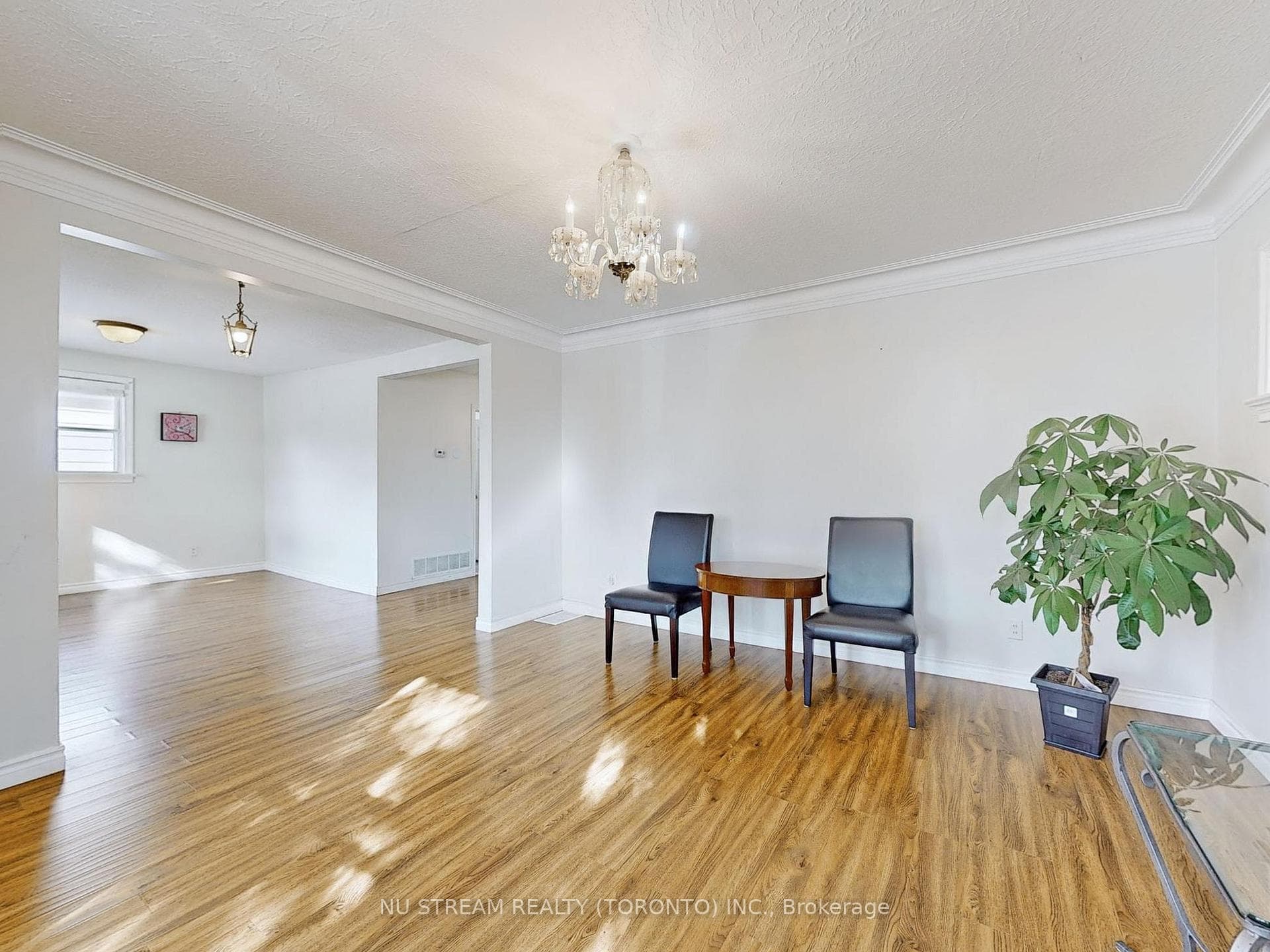 23 Mississauga Road Unit Full House photo 8