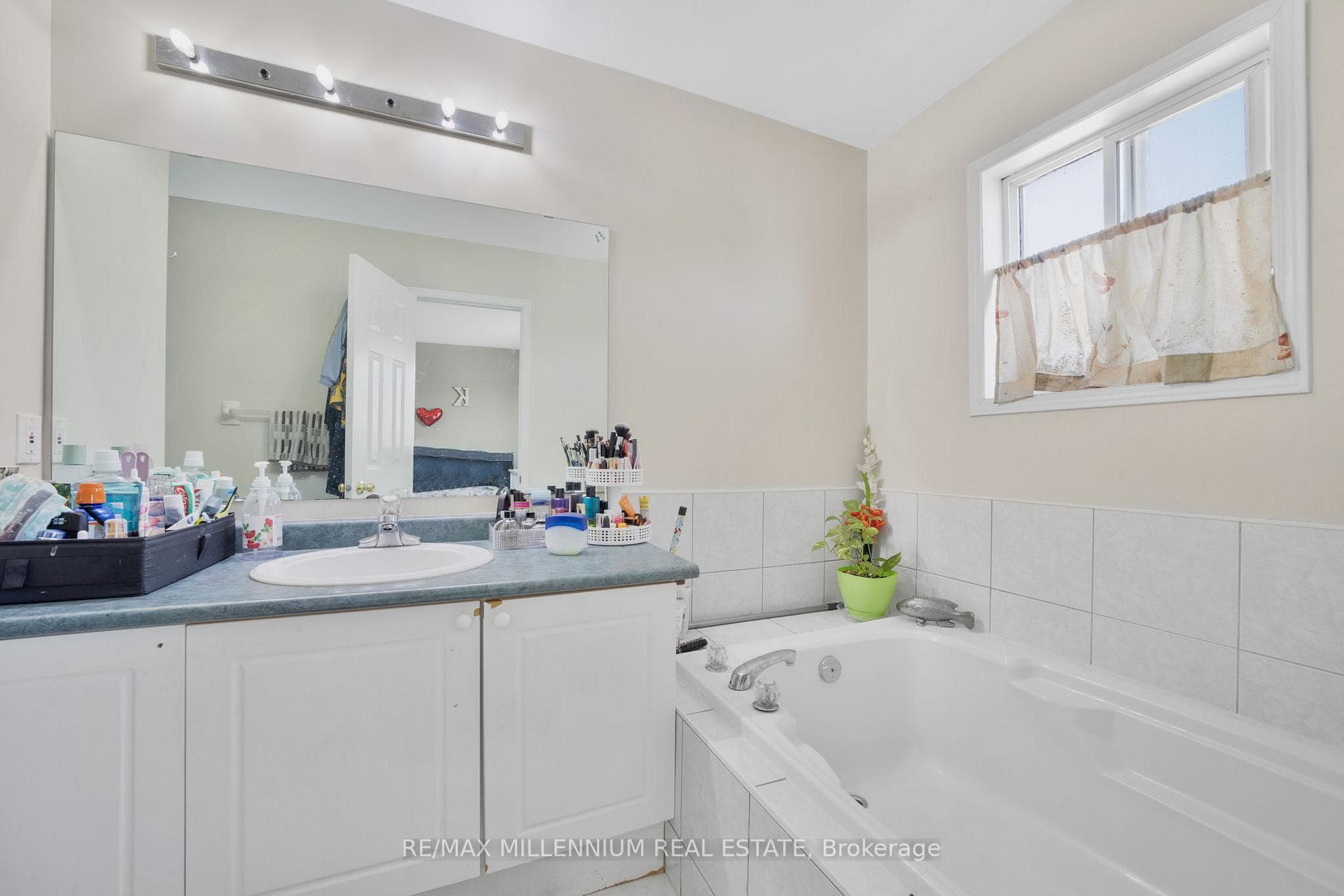 47 Ridgefield Court photo 24