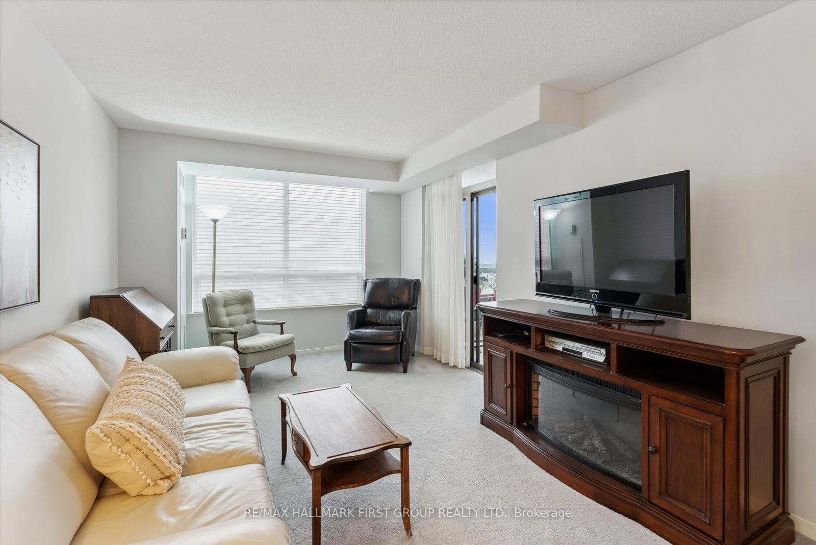 1000 The Esplanade N/A Unit 1607 photo 8