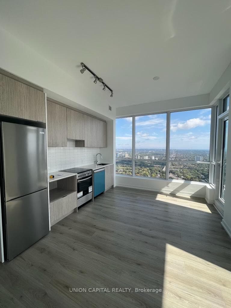 395 Bloor Street Unit 5310 photo 2
