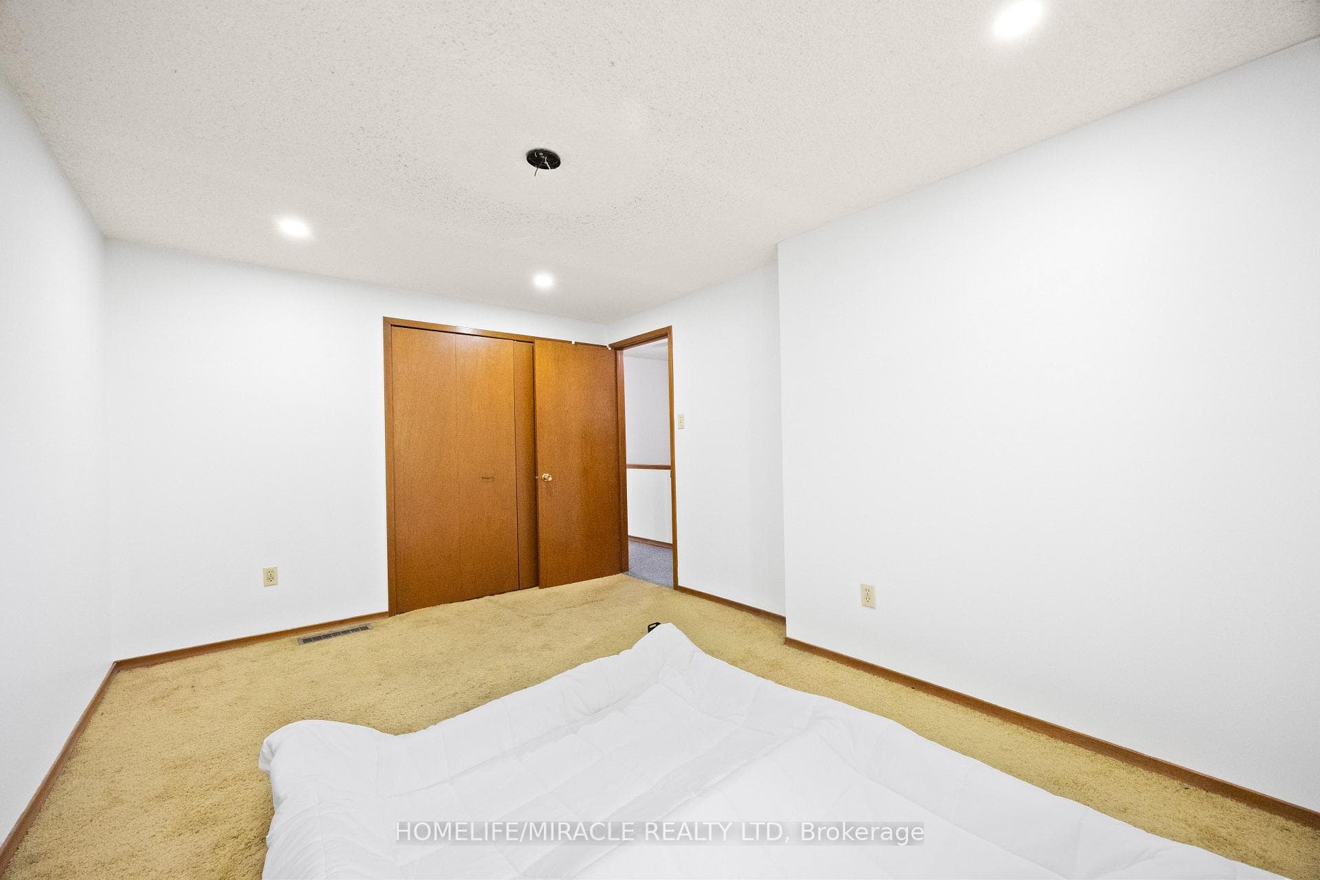 1250 Jalna Boulevard Unit 8 photo 33