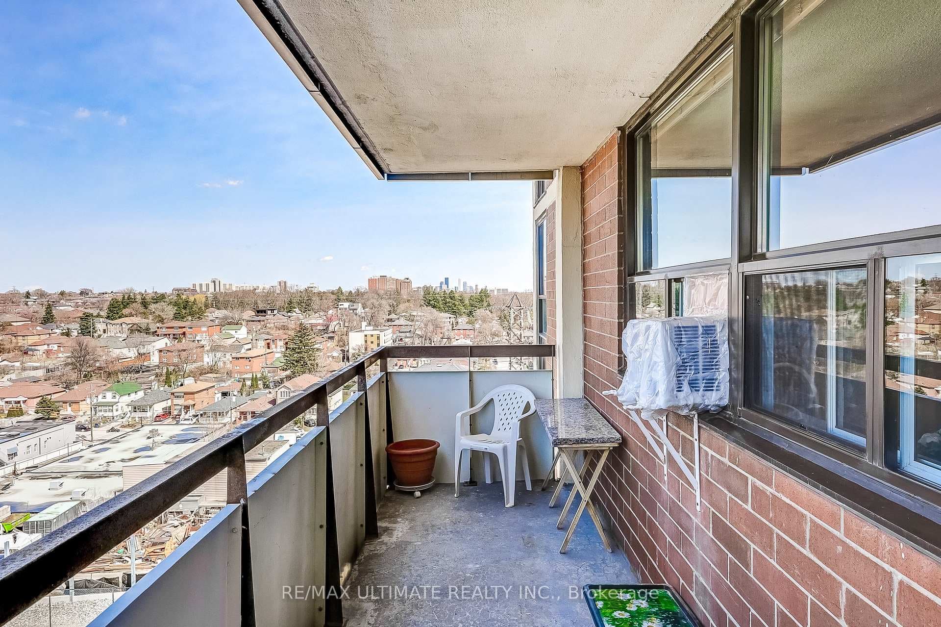 541 Blackthorn Avenue Unit 1005 photo 24