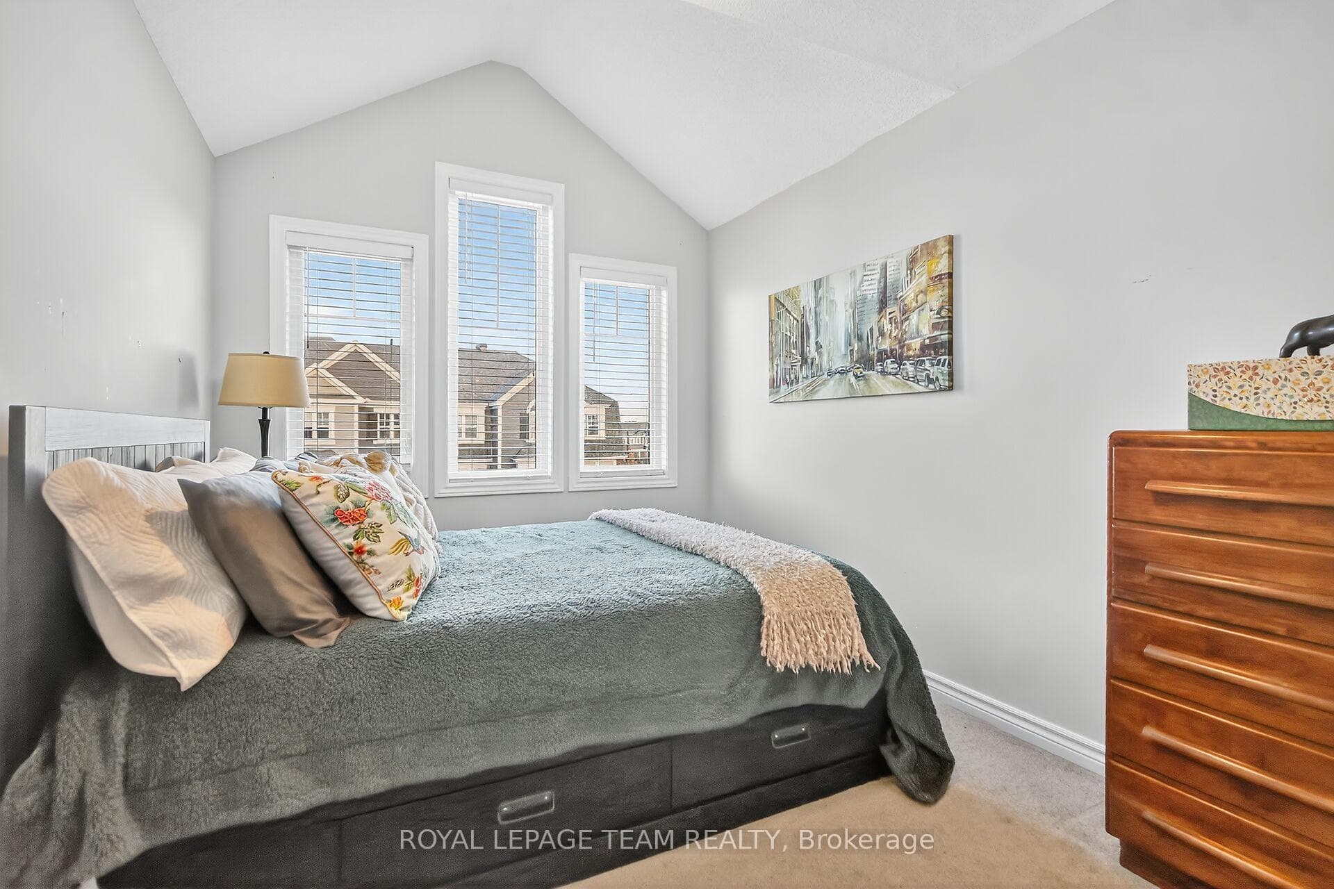 303 Pumpkinseed Crescent photo 42