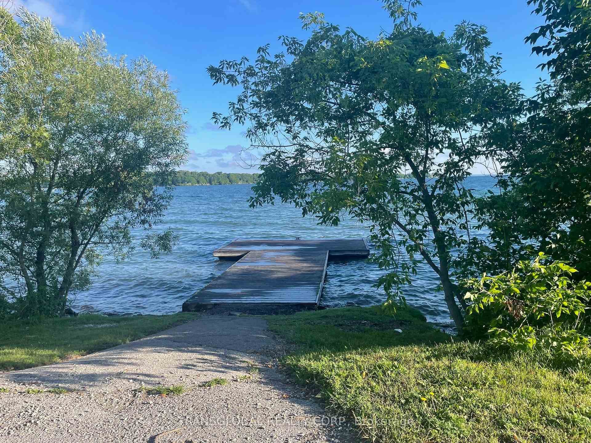 Access to lake at Woodbine Ave