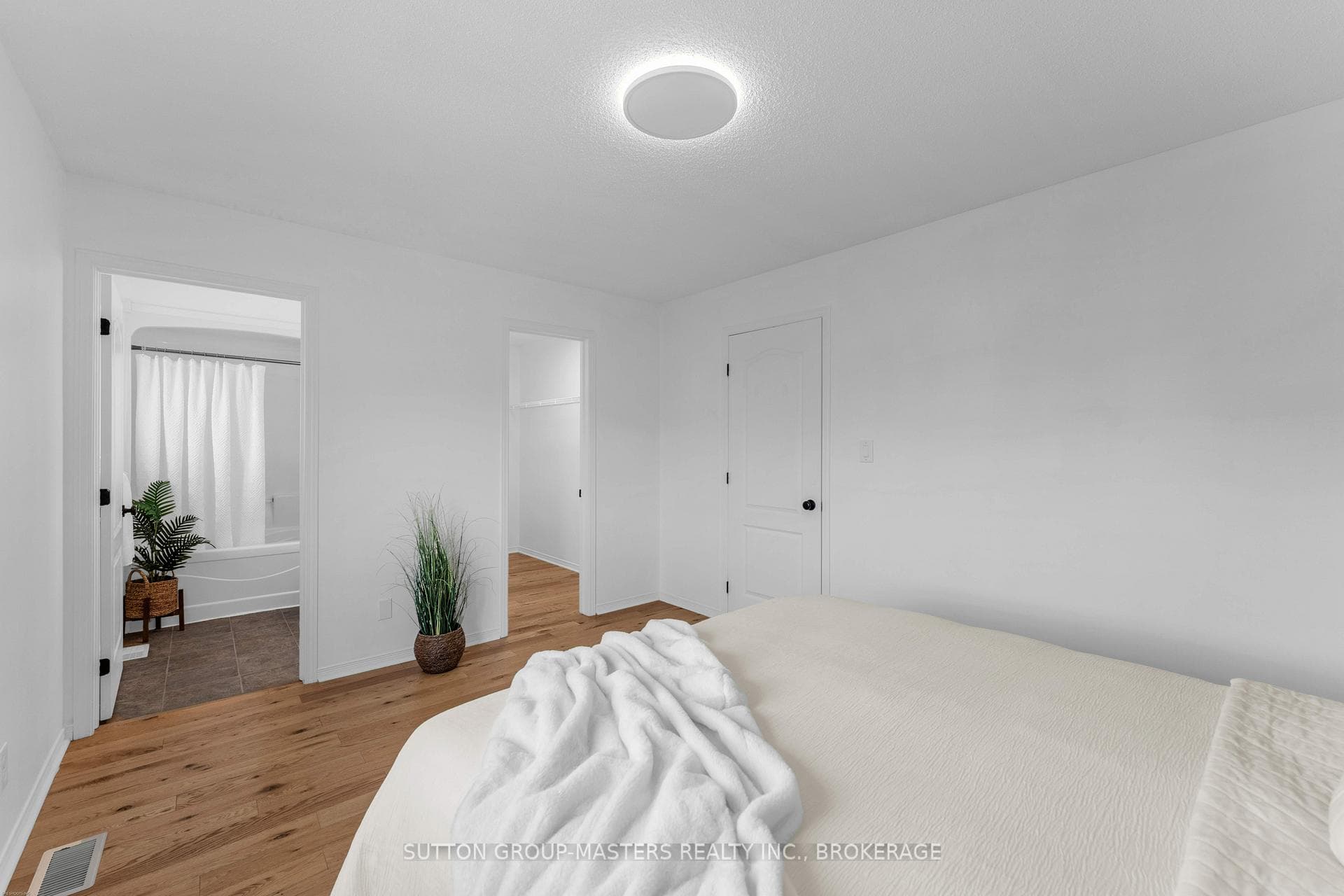 1521 Crimson Crescent photo 21