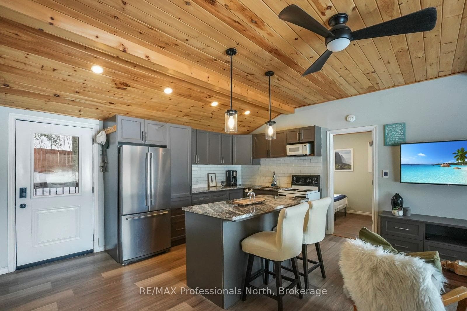 1016 Linsmore Lane photo 3