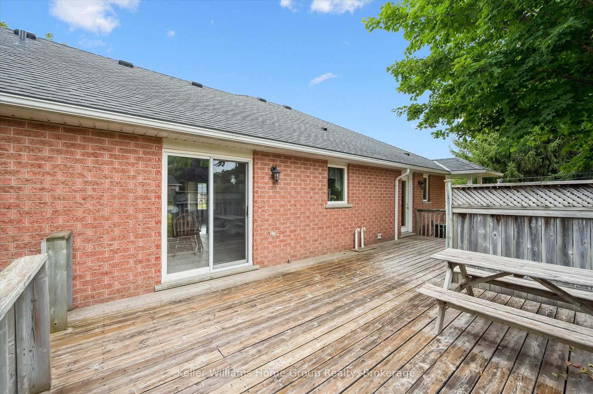 750 Dianne Crescent photo 34