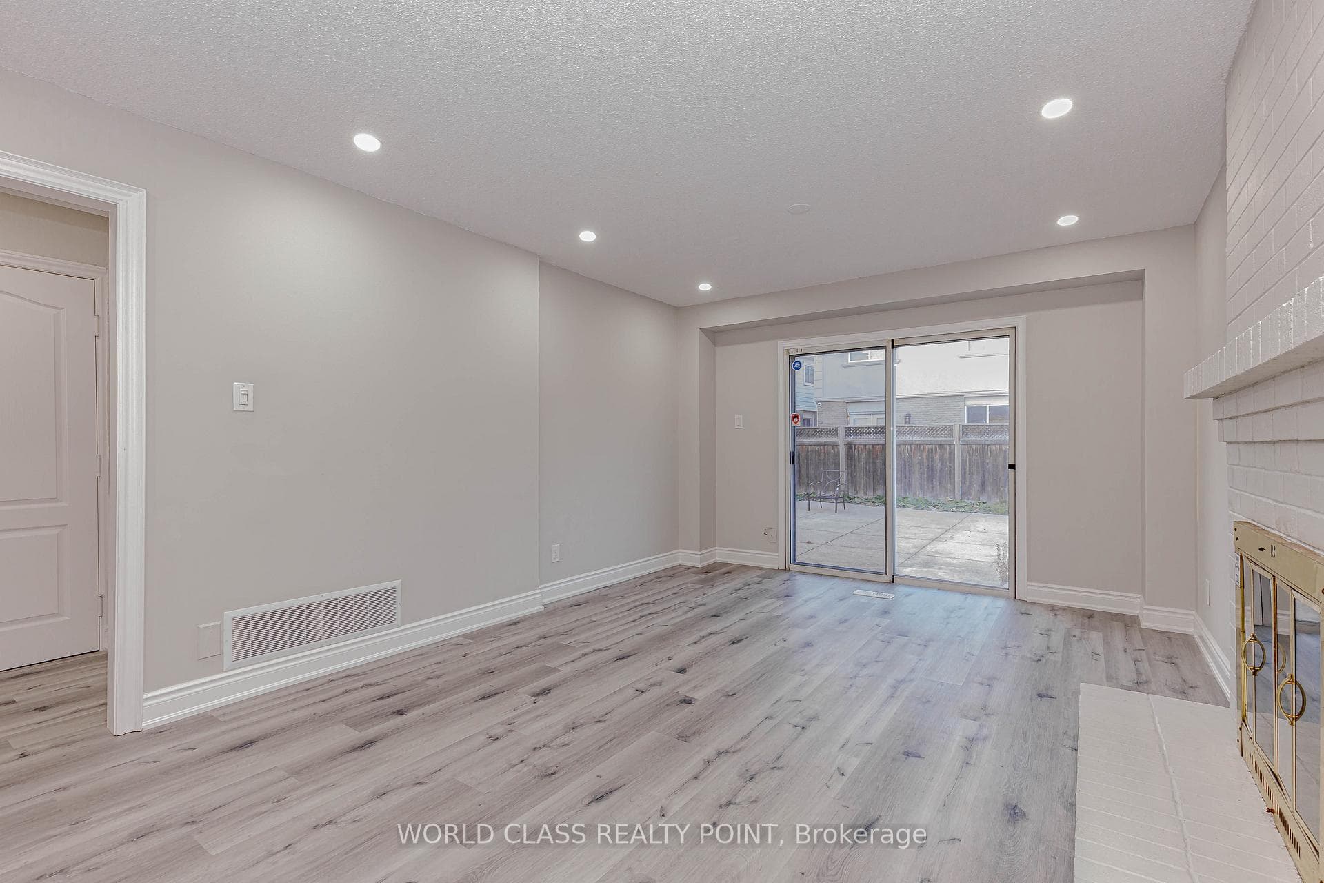 76 Moffatt Avenue photo 16