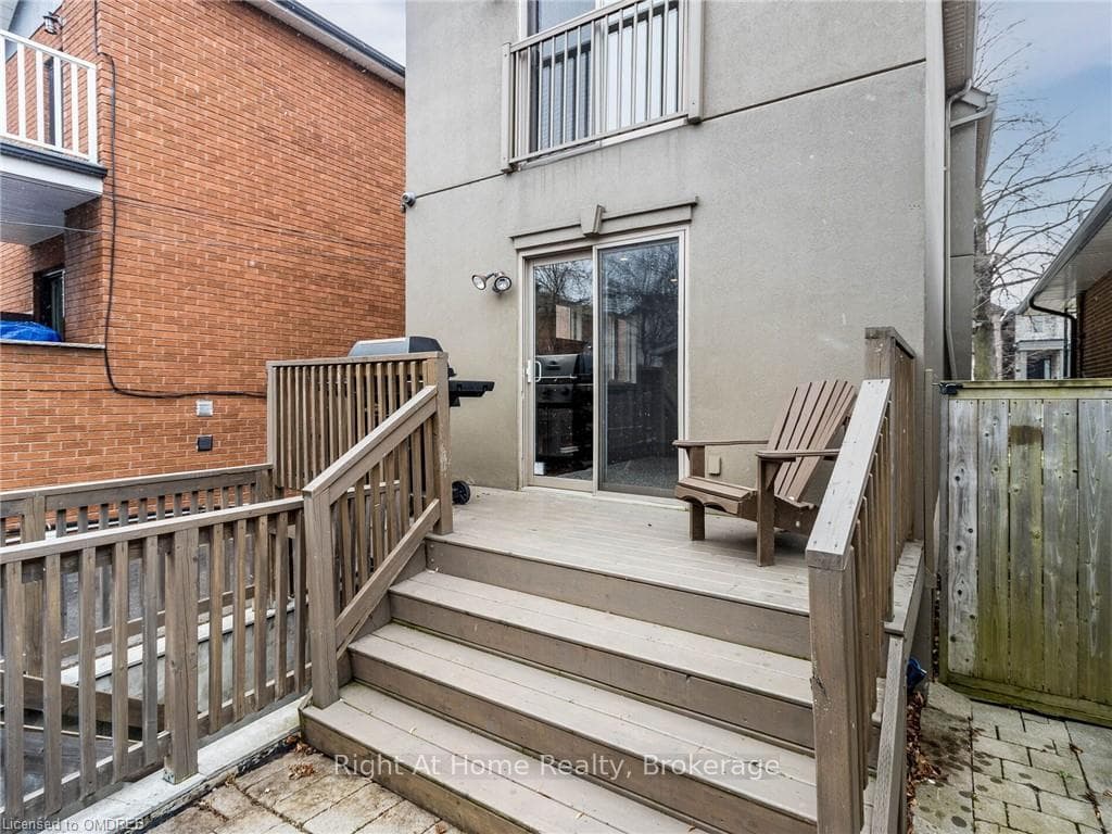 106 SIMPSON Avenue photo 34