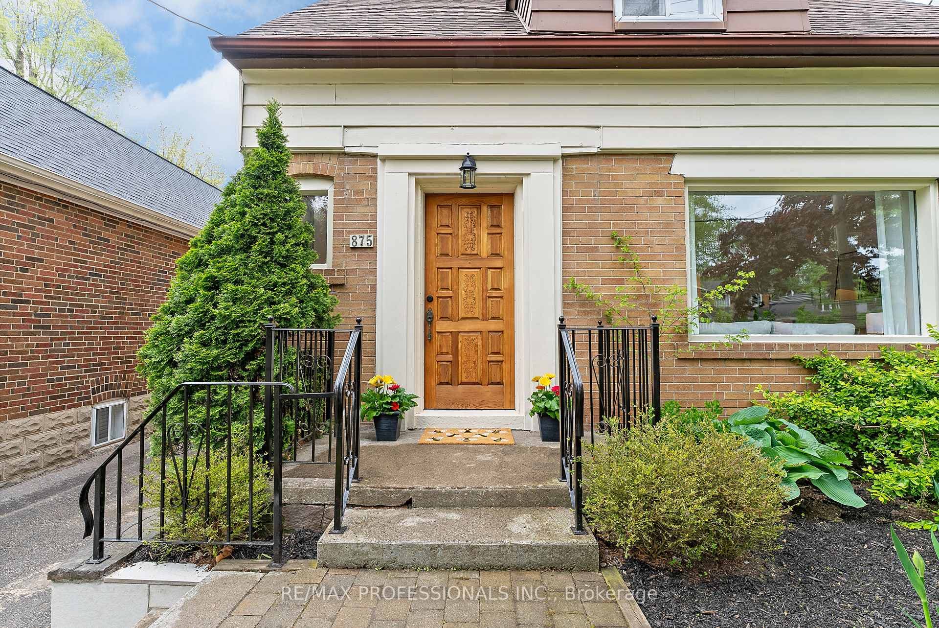 875 Royal York Road photo 3