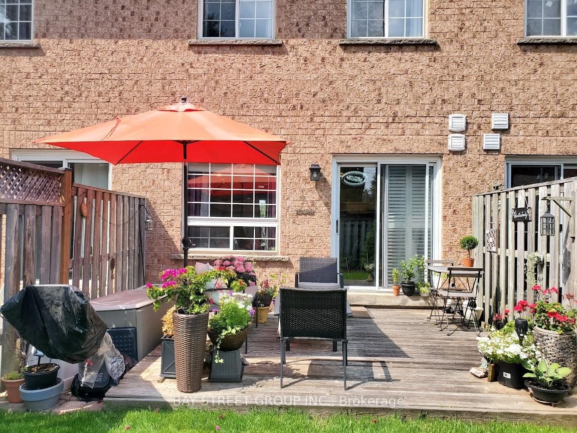 658 Macnab Gate photo 16