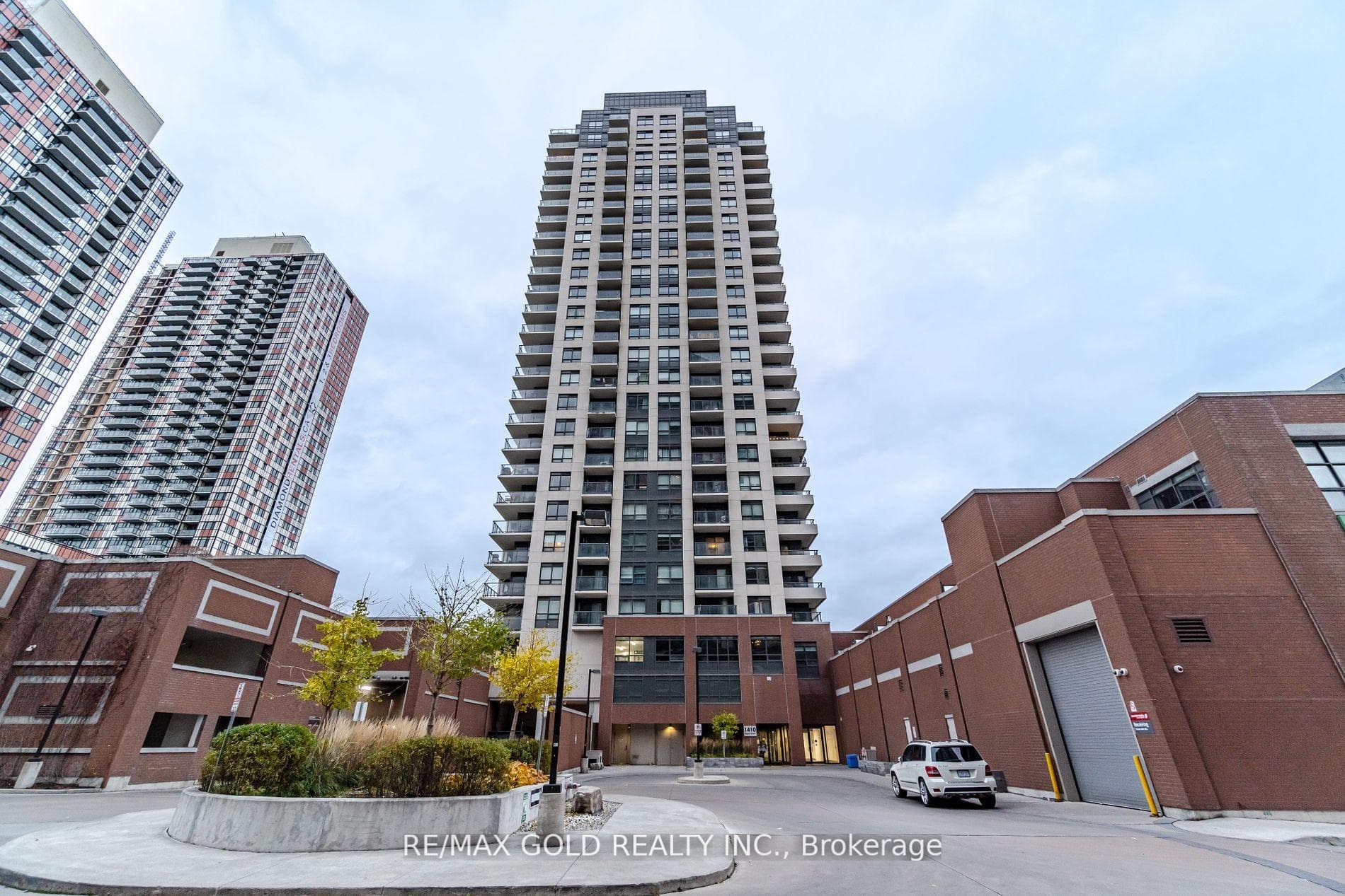 1410 Dupont Street Unit 325 photo 26