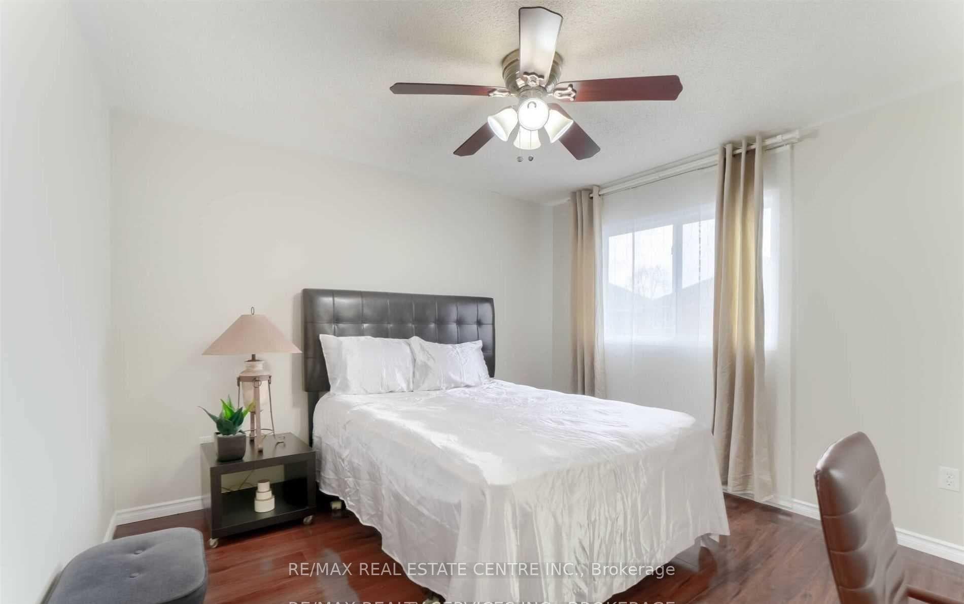92 Lake Louise Drive Unit Upper photo 14